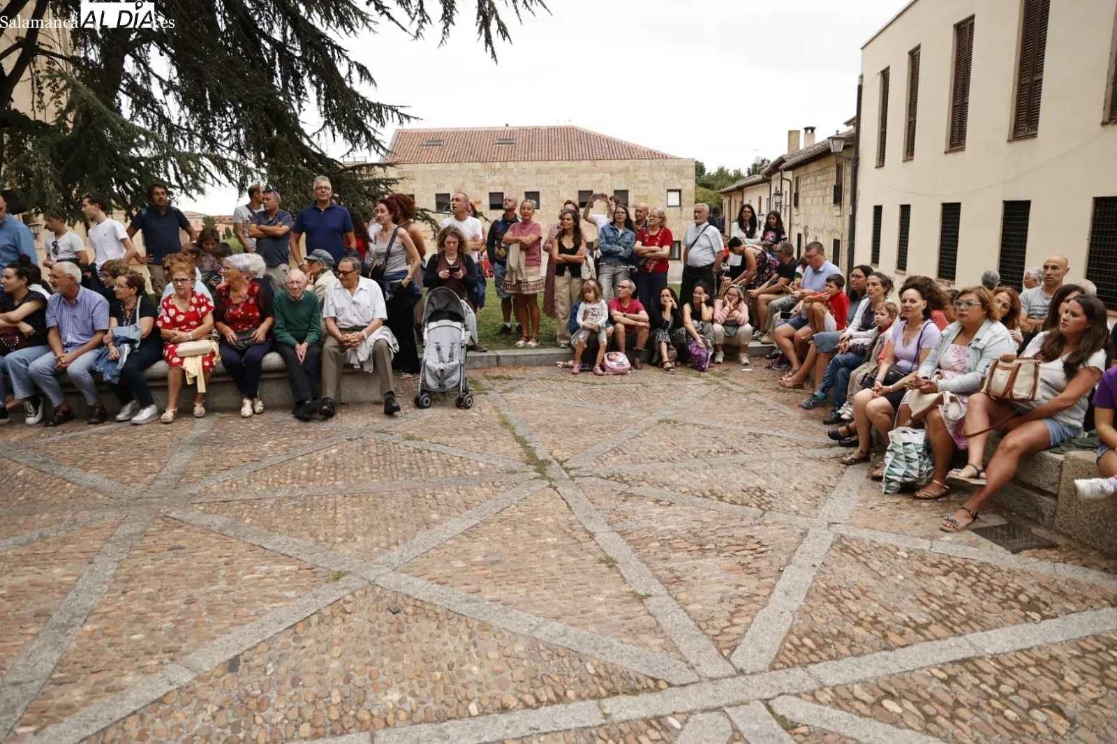 Foto 5 - La Compa&ntilde;&iacute;a Titiriteros de Bin&eacute;far divierte a los m&aacute;s peque&ntilde;os en el Patio Chico