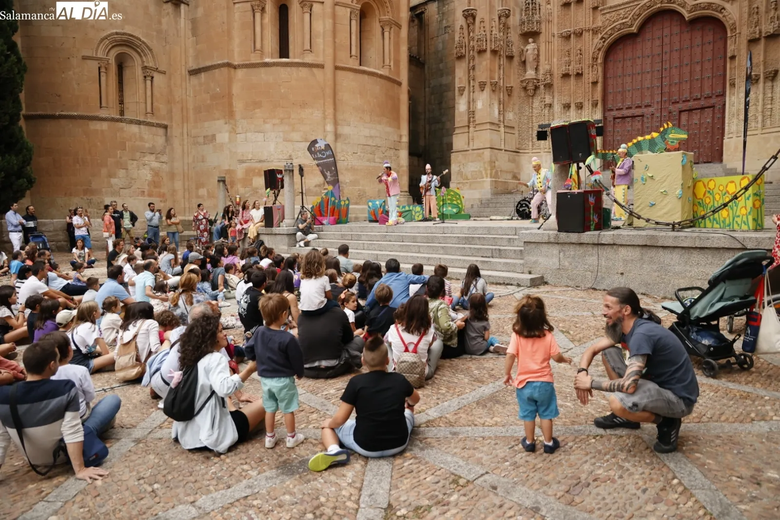 Foto 6 - La Compa&ntilde;&iacute;a Titiriteros de Bin&eacute;far divierte a los m&aacute;s peque&ntilde;os en el Patio Chico