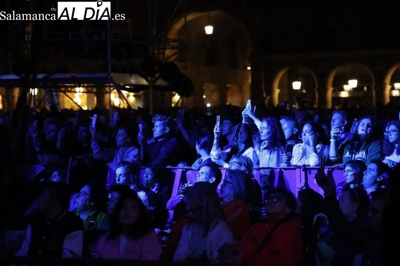 Foto 3 - Una Plaza Mayor abarrotada vibra con Mal&uacute;