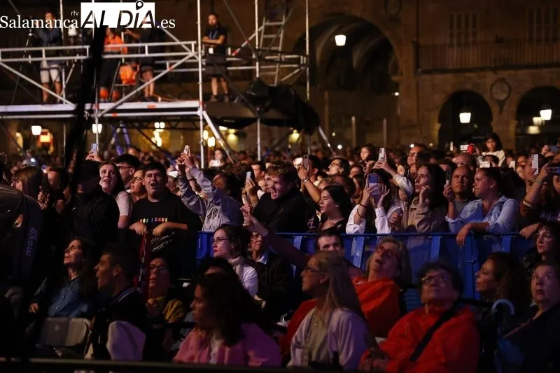 Foto 5 - Una Plaza Mayor abarrotada vibra con Mal&uacute;