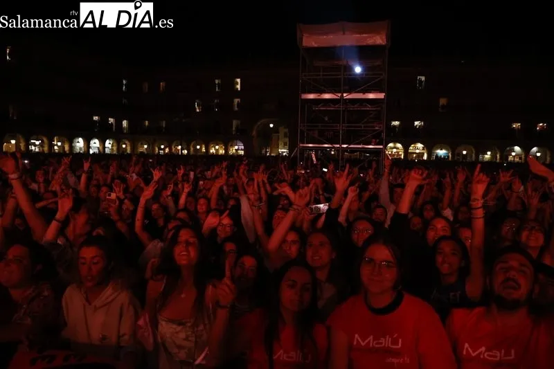 Foto 18 - Una Plaza Mayor abarrotada vibra con Mal&uacute;