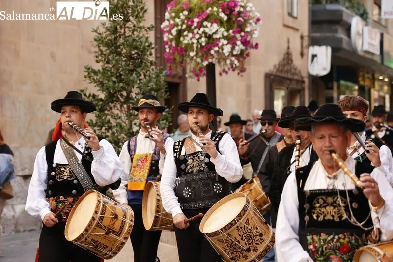 Foto 4 - &Eacute;xito del XXXV D&iacute;a del Tamborilero en la Plaza Mayor