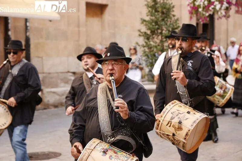 Foto 6 - &Eacute;xito del XXXV D&iacute;a del Tamborilero en la Plaza Mayor