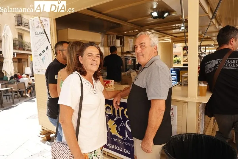 Foto 3 - Ambiente festivo en las casetas de la R&uacute;a Mayor