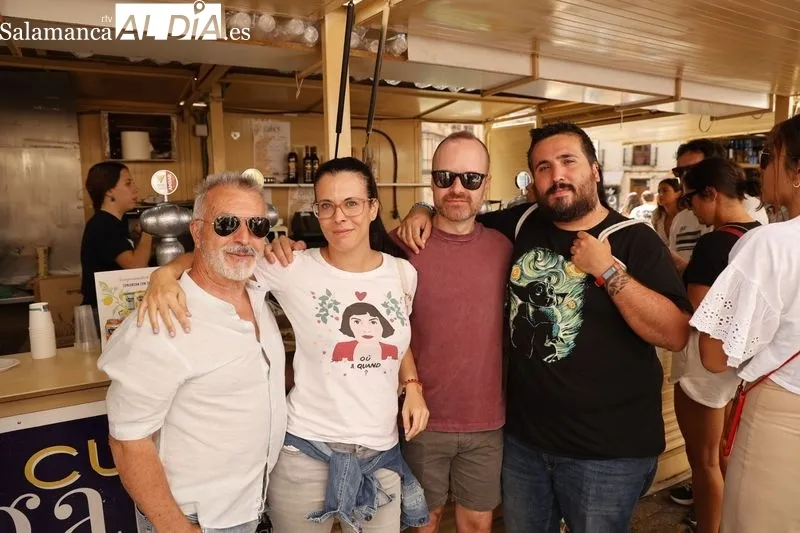 Foto 4 - Ambiente festivo en las casetas de la R&uacute;a Mayor