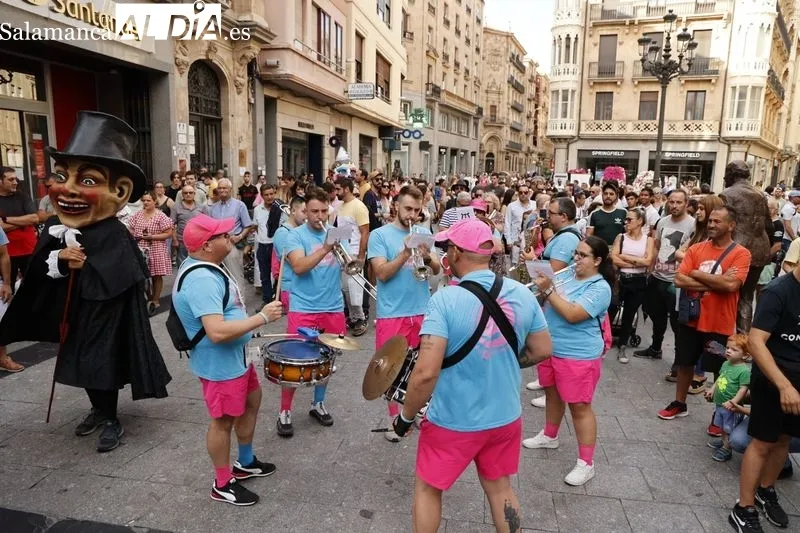 Foto 9 - Cabezudos a ritmo de charanga para divertir a ni&ntilde;os y adultos por las calles salmantinas