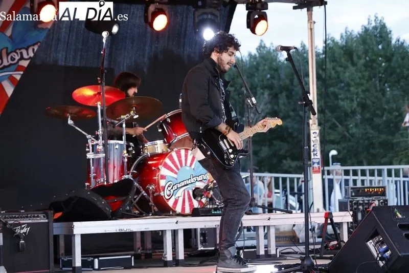 Foto 16 - El rock and roll de Carameloraro hace vibrar al parque Elio Antonio de Nebrija