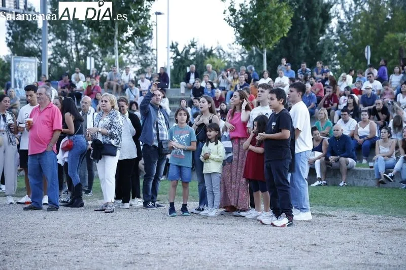 Foto 13 - El rock and roll de Carameloraro hace vibrar al parque Elio Antonio de Nebrija