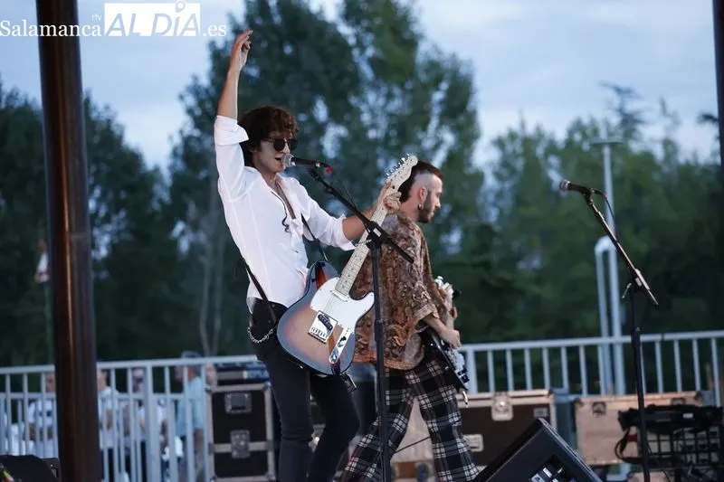 Foto 11 - El rock and roll de Carameloraro hace vibrar al parque Elio Antonio de Nebrija