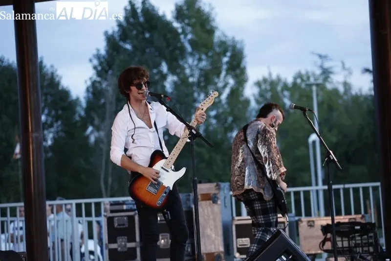 Foto 10 - El rock and roll de Carameloraro hace vibrar al parque Elio Antonio de Nebrija