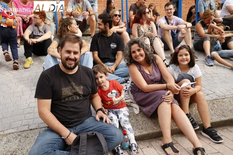 Foto 6 - La compa&ntilde;&iacute;a La Bul&eacute; divierte a ni&ntilde;os y mayores en la Alamedilla