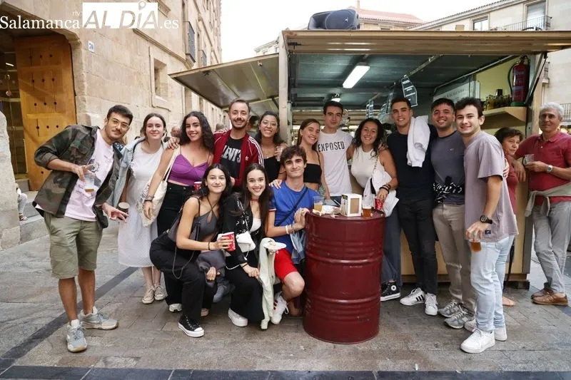 Foto 16 - Los m&aacute;s valientes desaf&iacute;an al mal tiempo y disfrutan de las casetas de la R&uacute;a Mayor