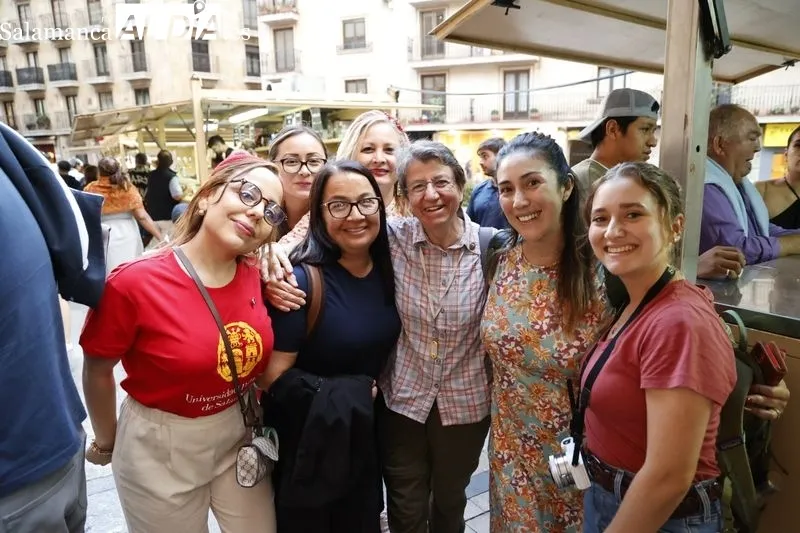 Foto 12 - Los m&aacute;s valientes desaf&iacute;an al mal tiempo y disfrutan de las casetas de la R&uacute;a Mayor