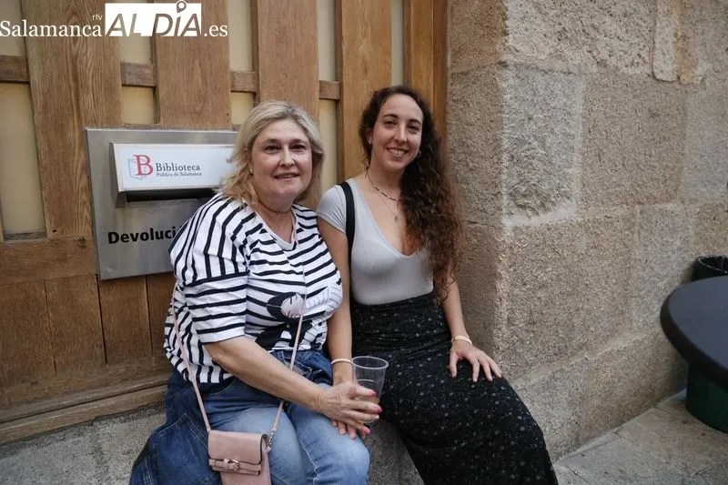 Foto 3 - Los m&aacute;s valientes desaf&iacute;an al mal tiempo y disfrutan de las casetas de la R&uacute;a Mayor