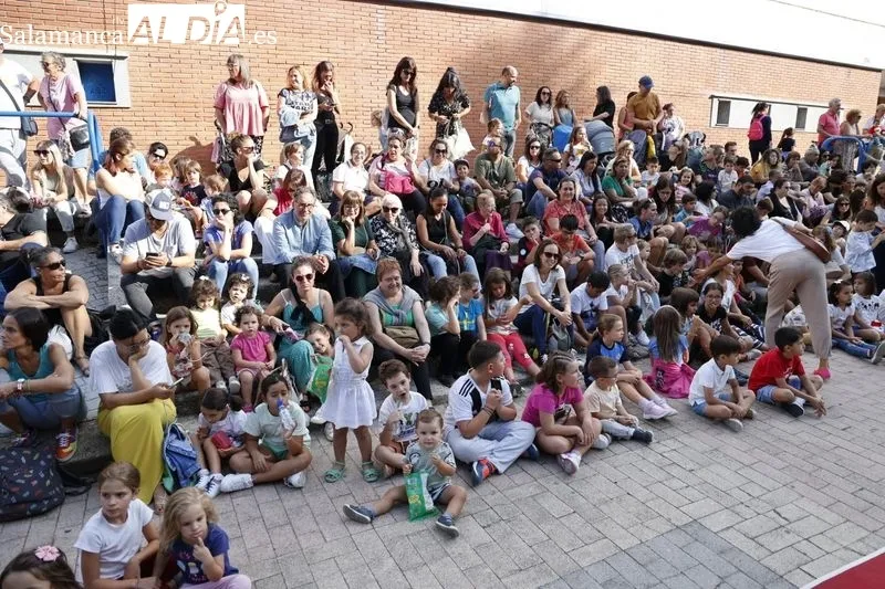 Foto 3 - Sesi&oacute;n de magia en la Alamedilla: Pedro Majo ense&ntilde;a sus trucos