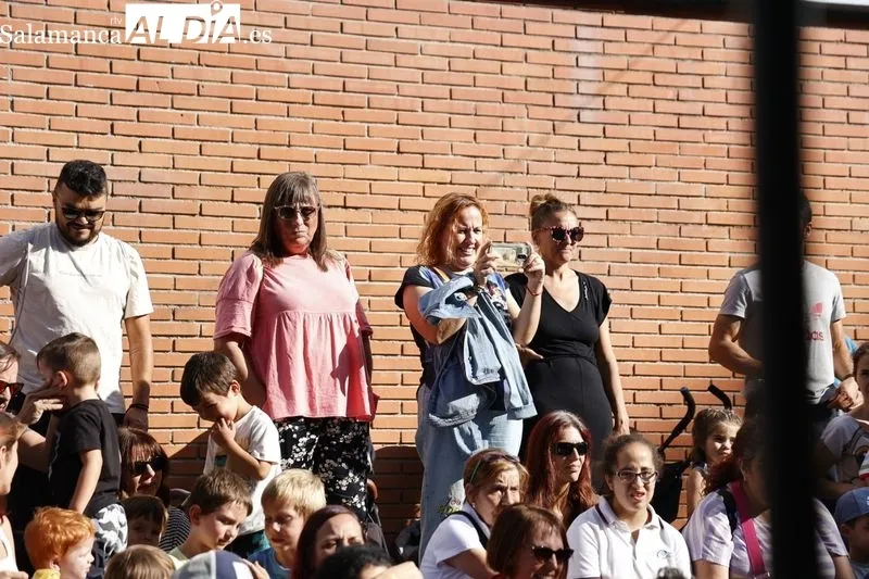 Foto 9 - Sesi&oacute;n de magia en la Alamedilla: Pedro Majo ense&ntilde;a sus trucos