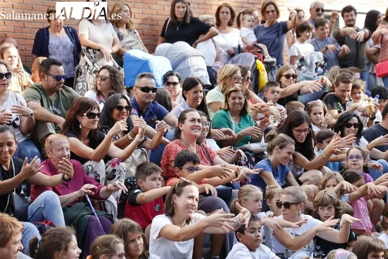 Foto 11 - Sesi&oacute;n de magia en la Alamedilla: Pedro Majo ense&ntilde;a sus trucos