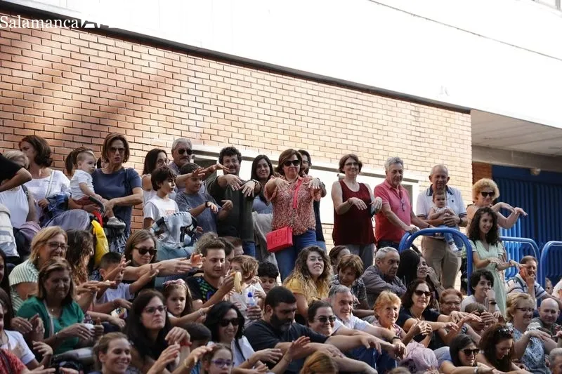 Foto 12 - Sesi&oacute;n de magia en la Alamedilla: Pedro Majo ense&ntilde;a sus trucos