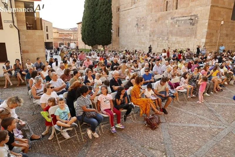 Foto 4 - El espect&aacute;culo N&uuml;shu de la Compa&ntilde;&iacute;a Capic&uacute;a llena el Patio Chico