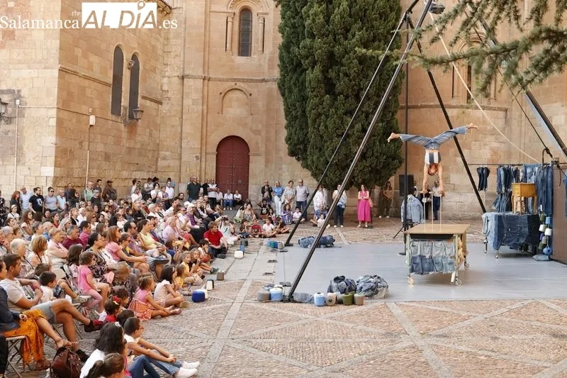 Foto 44 - El espect&aacute;culo N&uuml;shu de la Compa&ntilde;&iacute;a Capic&uacute;a llena el Patio Chico