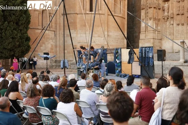 Foto 47 - El espect&aacute;culo N&uuml;shu de la Compa&ntilde;&iacute;a Capic&uacute;a llena el Patio Chico