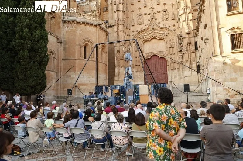 Foto 48 - El espect&aacute;culo N&uuml;shu de la Compa&ntilde;&iacute;a Capic&uacute;a llena el Patio Chico