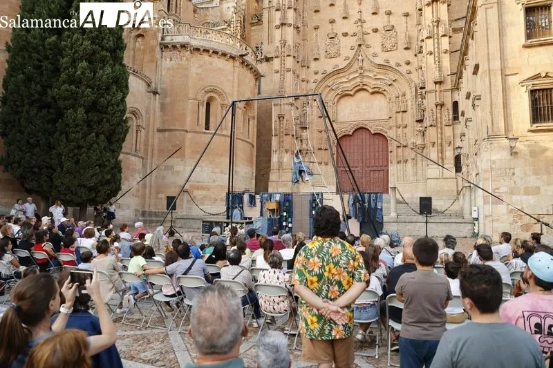 Foto 50 - El espect&aacute;culo N&uuml;shu de la Compa&ntilde;&iacute;a Capic&uacute;a llena el Patio Chico