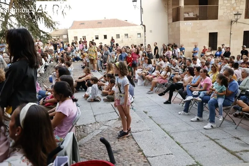 Foto 54 - El espect&aacute;culo N&uuml;shu de la Compa&ntilde;&iacute;a Capic&uacute;a llena el Patio Chico