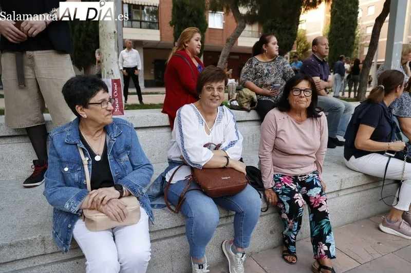 Foto 5 - La plaza Barcelona se llena de m&uacute;sica: La Duda Ofende ofrece todo su repertorio
