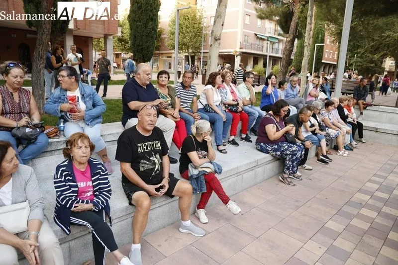 Foto 6 - La plaza Barcelona se llena de m&uacute;sica: La Duda Ofende ofrece todo su repertorio