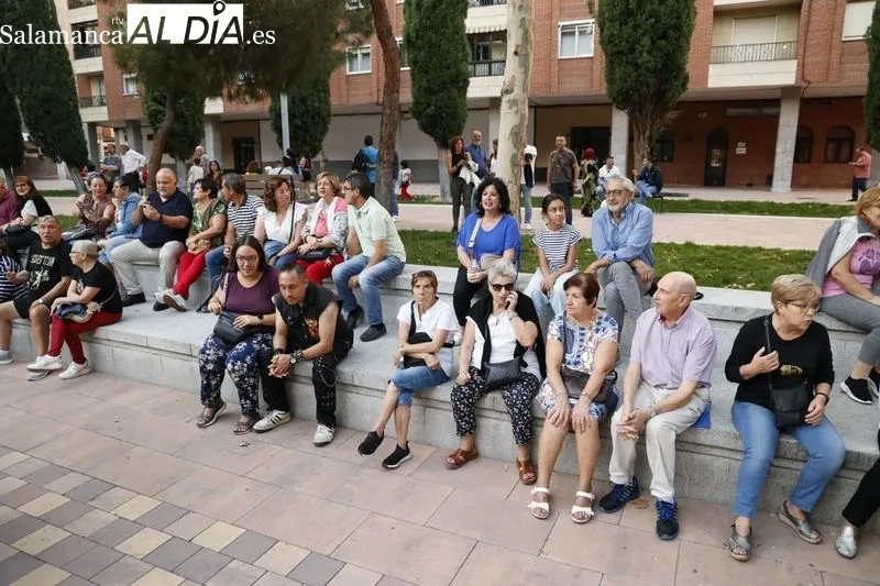 Foto 7 - La plaza Barcelona se llena de m&uacute;sica: La Duda Ofende ofrece todo su repertorio
