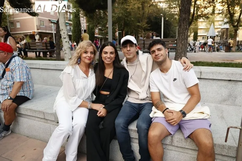 Foto 9 - La plaza Barcelona se llena de m&uacute;sica: La Duda Ofende ofrece todo su repertorio