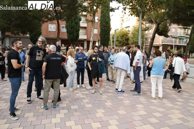 Foto 10 - La plaza Barcelona se llena de m&uacute;sica: La Duda Ofende ofrece todo su repertorio