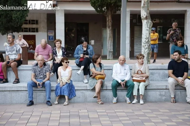 Foto 11 - La plaza Barcelona se llena de m&uacute;sica: La Duda Ofende ofrece todo su repertorio