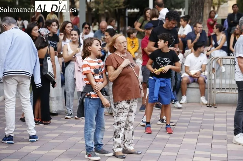 Foto 13 - La plaza Barcelona se llena de m&uacute;sica: La Duda Ofende ofrece todo su repertorio