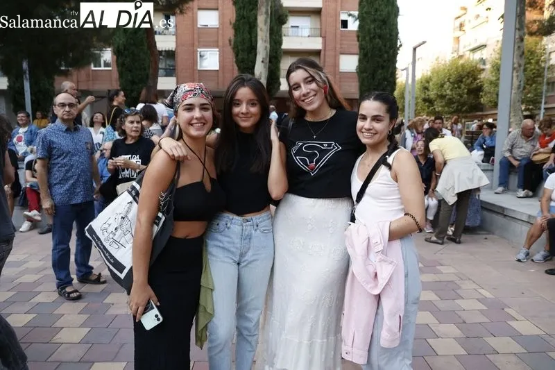 Foto 15 - La plaza Barcelona se llena de m&uacute;sica: La Duda Ofende ofrece todo su repertorio