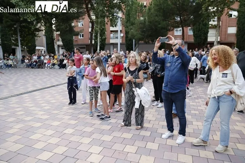 Foto 16 - La plaza Barcelona se llena de m&uacute;sica: La Duda Ofende ofrece todo su repertorio