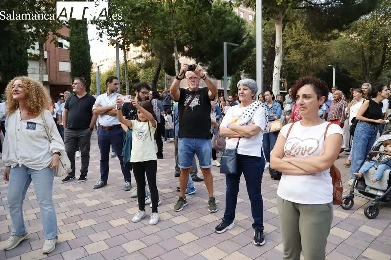 Foto 17 - La plaza Barcelona se llena de m&uacute;sica: La Duda Ofende ofrece todo su repertorio