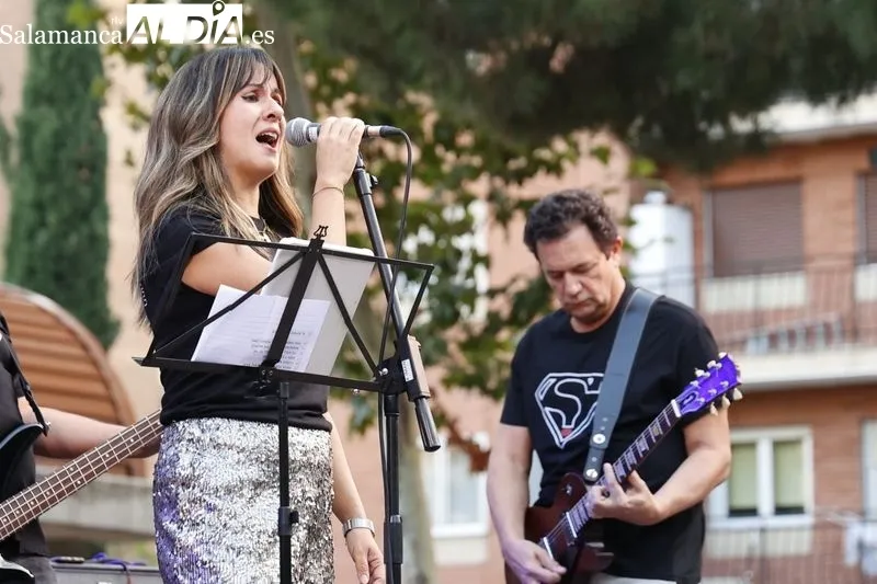 Foto 18 - La plaza Barcelona se llena de m&uacute;sica: La Duda Ofende ofrece todo su repertorio