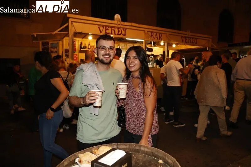 Foto 5 - La Plaza de Los Bandos se llena para despedir las casetas 