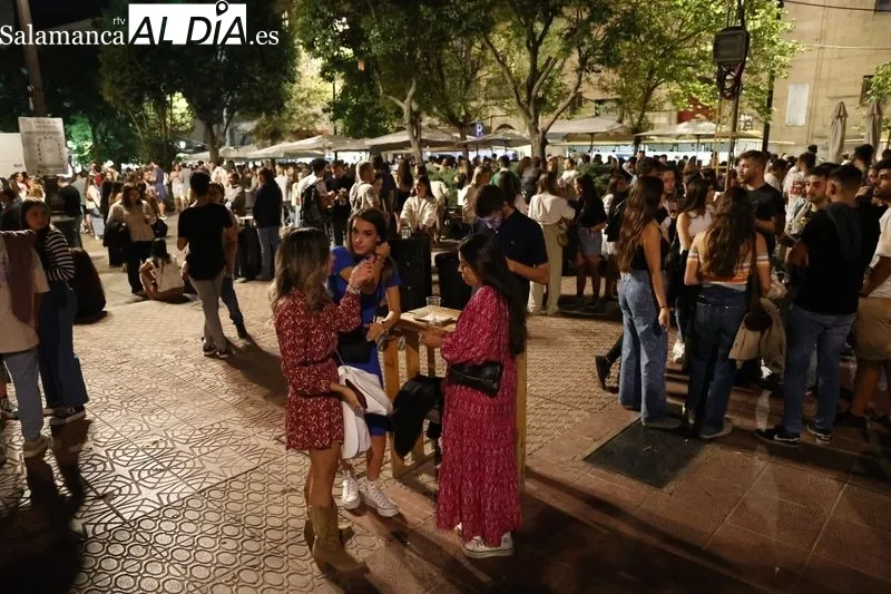 Foto 47 - La Plaza de Los Bandos se llena para despedir las casetas 