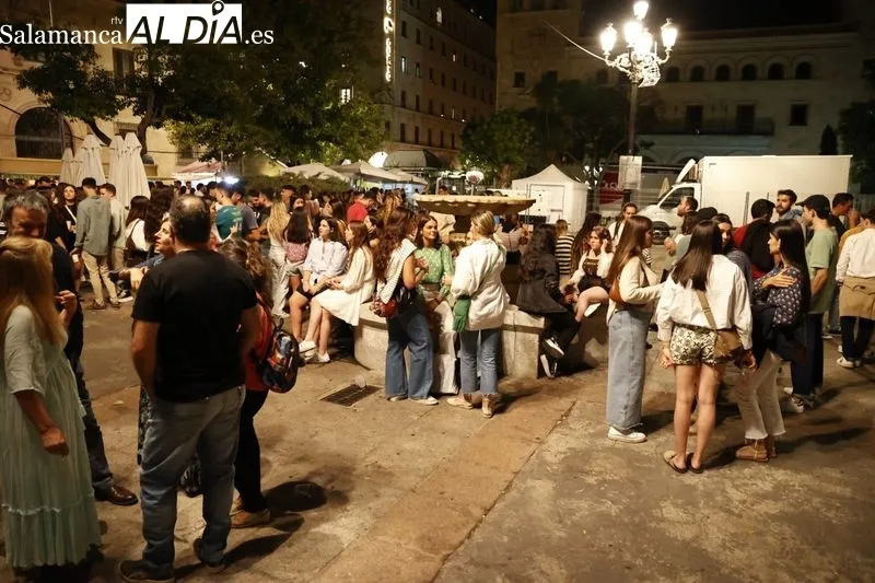 Foto 54 - La Plaza de Los Bandos se llena para despedir las casetas 