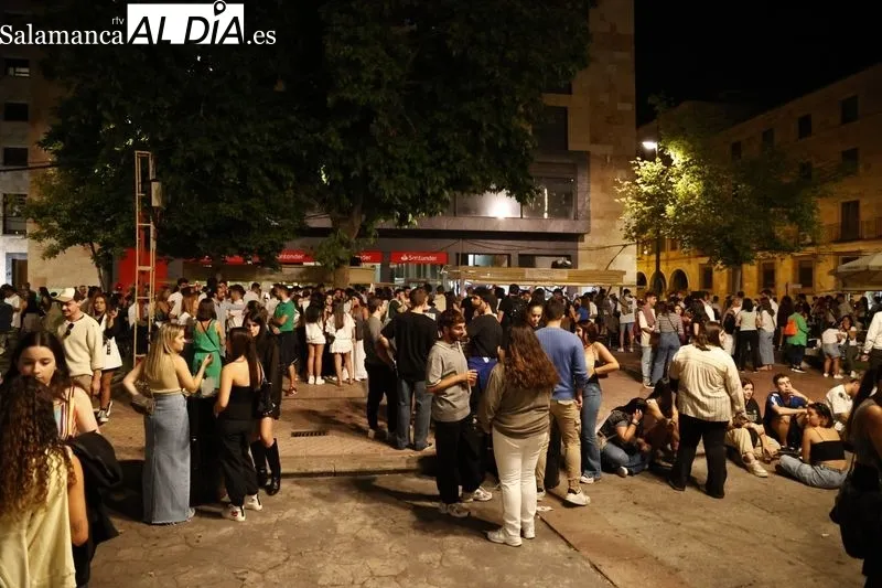 Foto 55 - La Plaza de Los Bandos se llena para despedir las casetas 