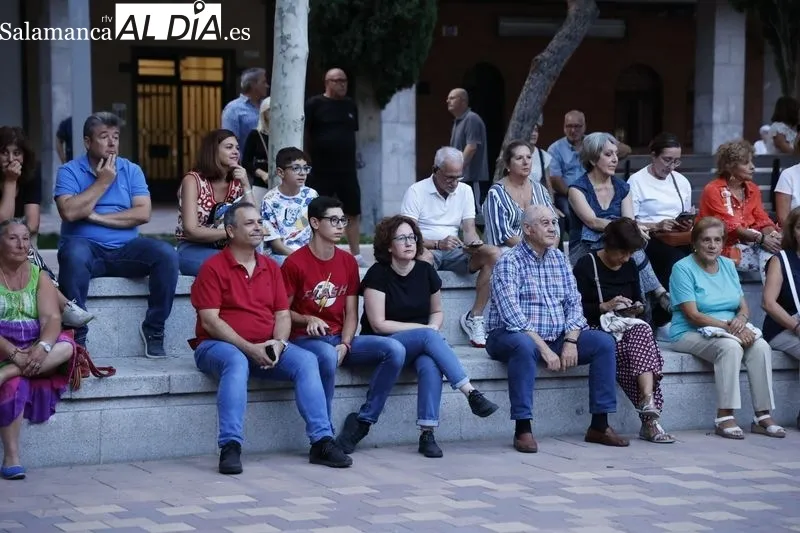 Foto 11 - Sonidos de S&oacute;tano lleva su pop-rock a la Plaza Barcelona