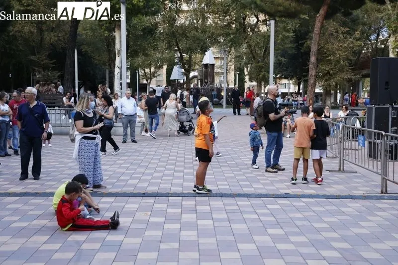 Foto 12 - Sonidos de S&oacute;tano lleva su pop-rock a la Plaza Barcelona