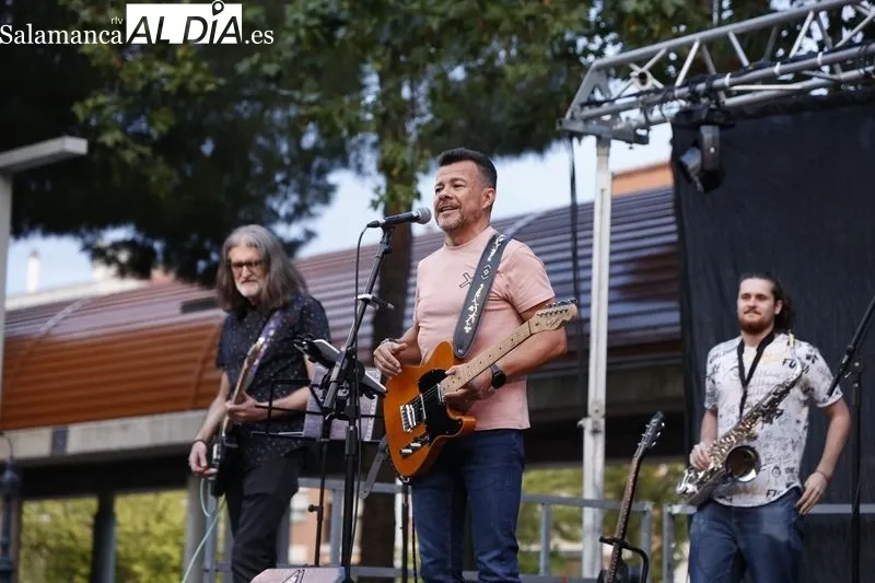 Foto 14 - Sonidos de S&oacute;tano lleva su pop-rock a la Plaza Barcelona