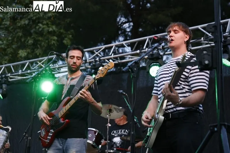 Foto 17 - Sonidos de S&oacute;tano lleva su pop-rock a la Plaza Barcelona