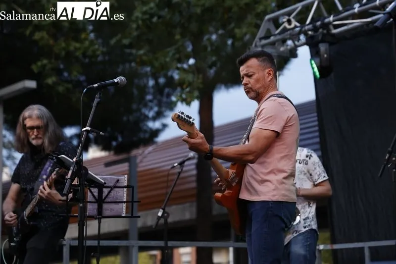 Foto 18 - Sonidos de S&oacute;tano lleva su pop-rock a la Plaza Barcelona