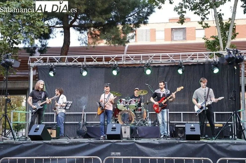 Foto 22 - Sonidos de S&oacute;tano lleva su pop-rock a la Plaza Barcelona