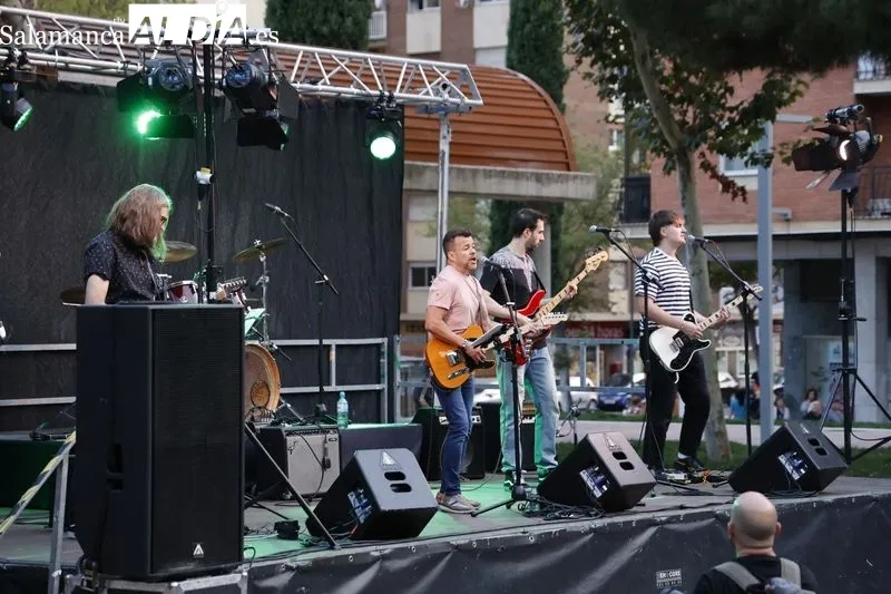 Foto 25 - Sonidos de S&oacute;tano lleva su pop-rock a la Plaza Barcelona